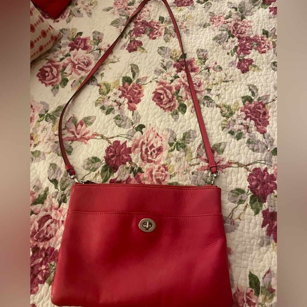 COACH Leather Crossbody Bag.  Hot Pink.  Excellent condition. - Picture 3 of 13